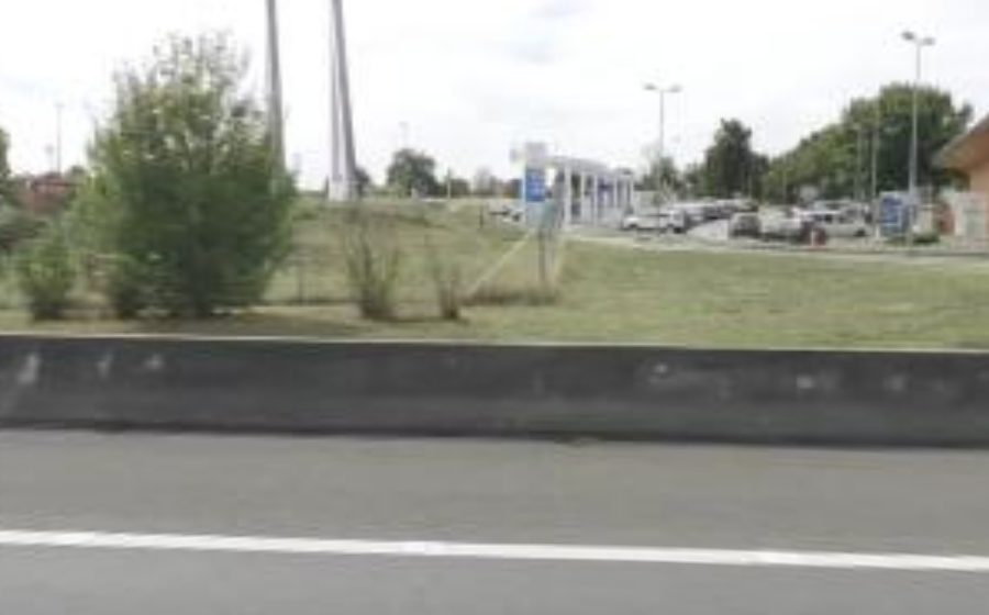 Vue du Rond-point anonyme n°327479308