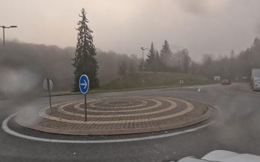 Vue du Rond-point anonyme n°327492216