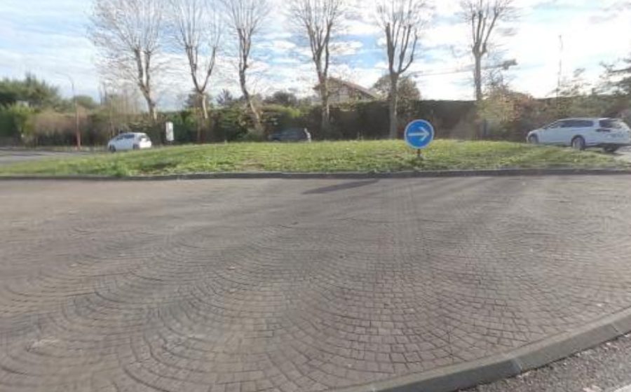 Vue du Rond-point anonyme n°332374864
