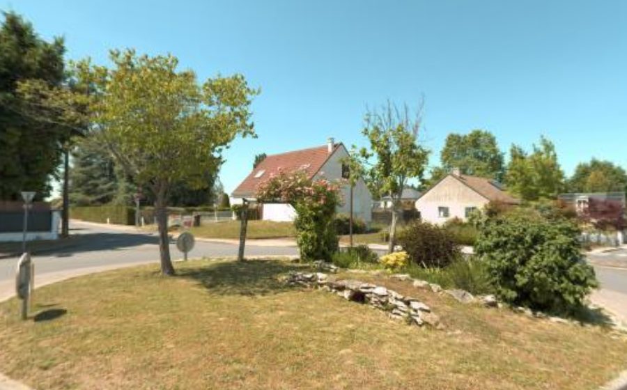 Vue du Rond-point anonyme n°379322326