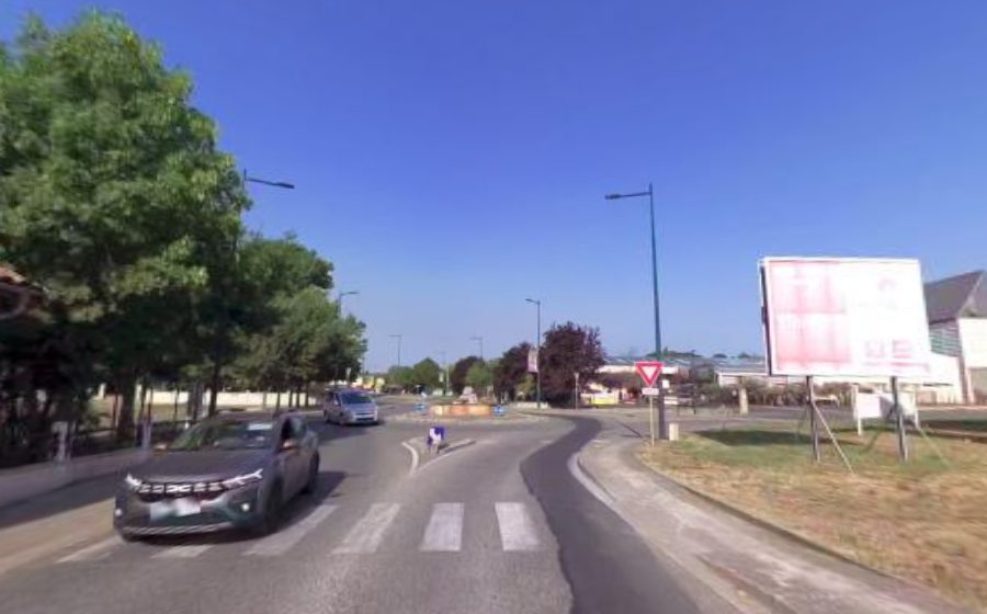 Vue du Rond-point anonyme n°382722605
