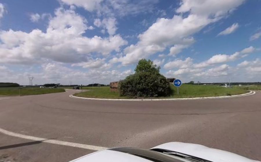 Vue du Rond-point anonyme n°383410795