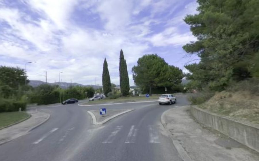 Vue du Rond-point anonyme n°631881763