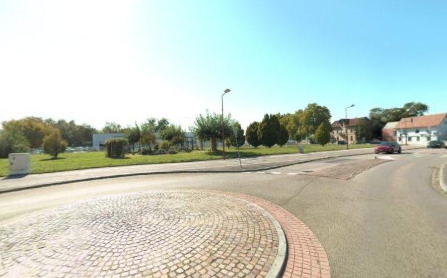Vue du Rond-point anonyme n°640882747