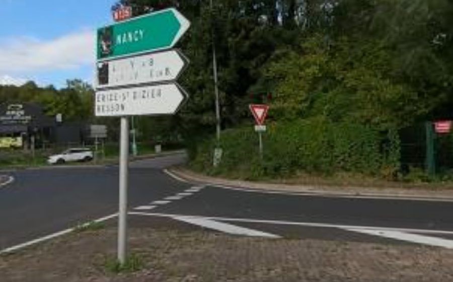 Vue du Rond-point anonyme n°640883166