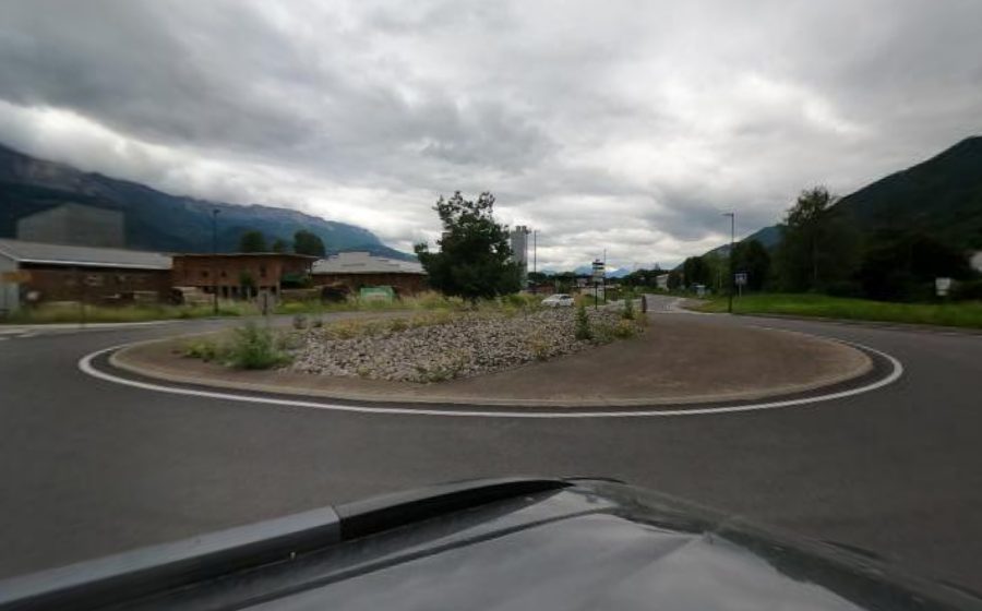 Vue du Rond-point anonyme n°674550053