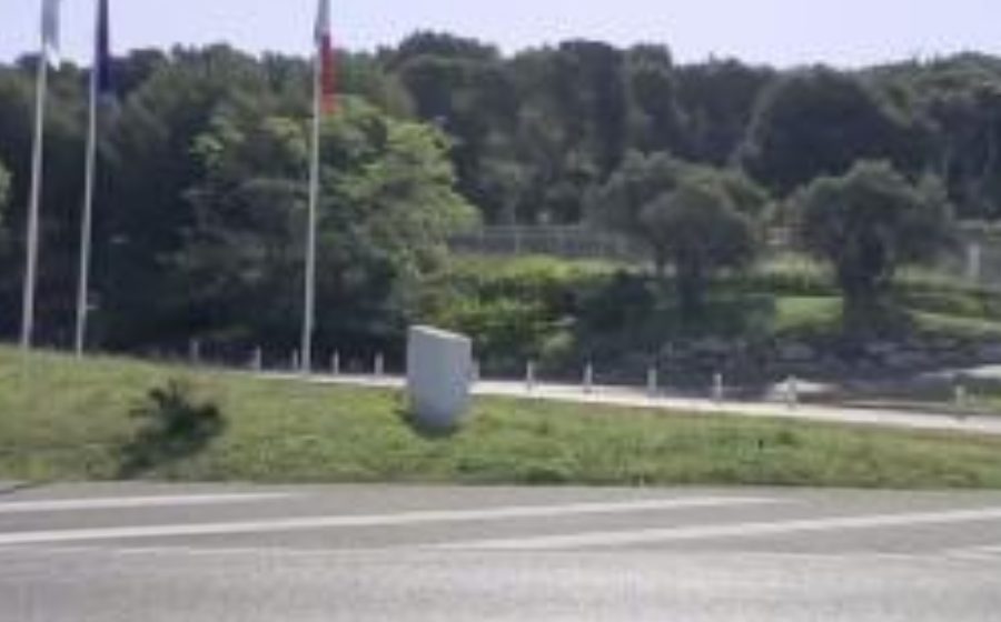 Vue du Rond-point anonyme n°677209381