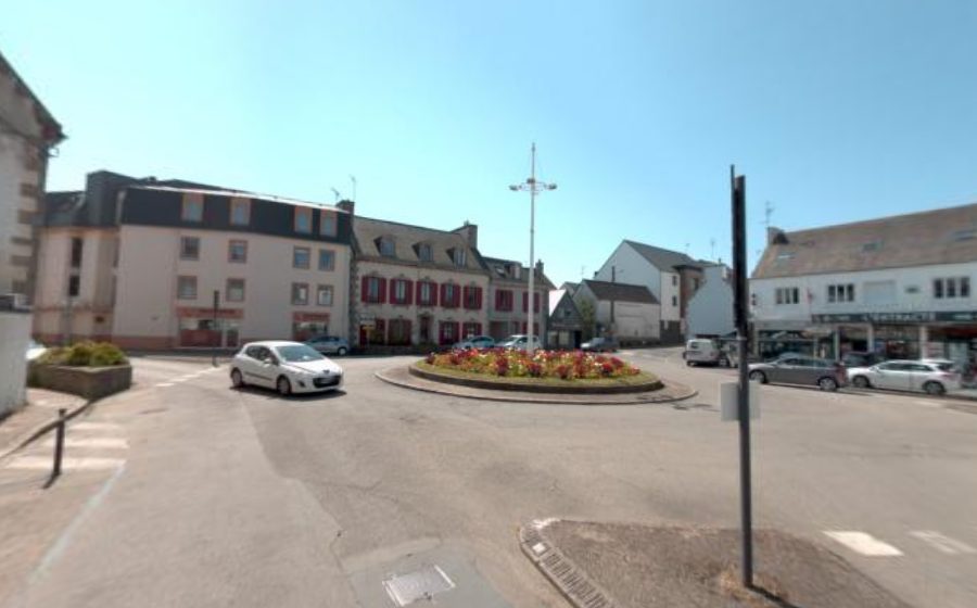 Vue de la Place de Pont-Guern