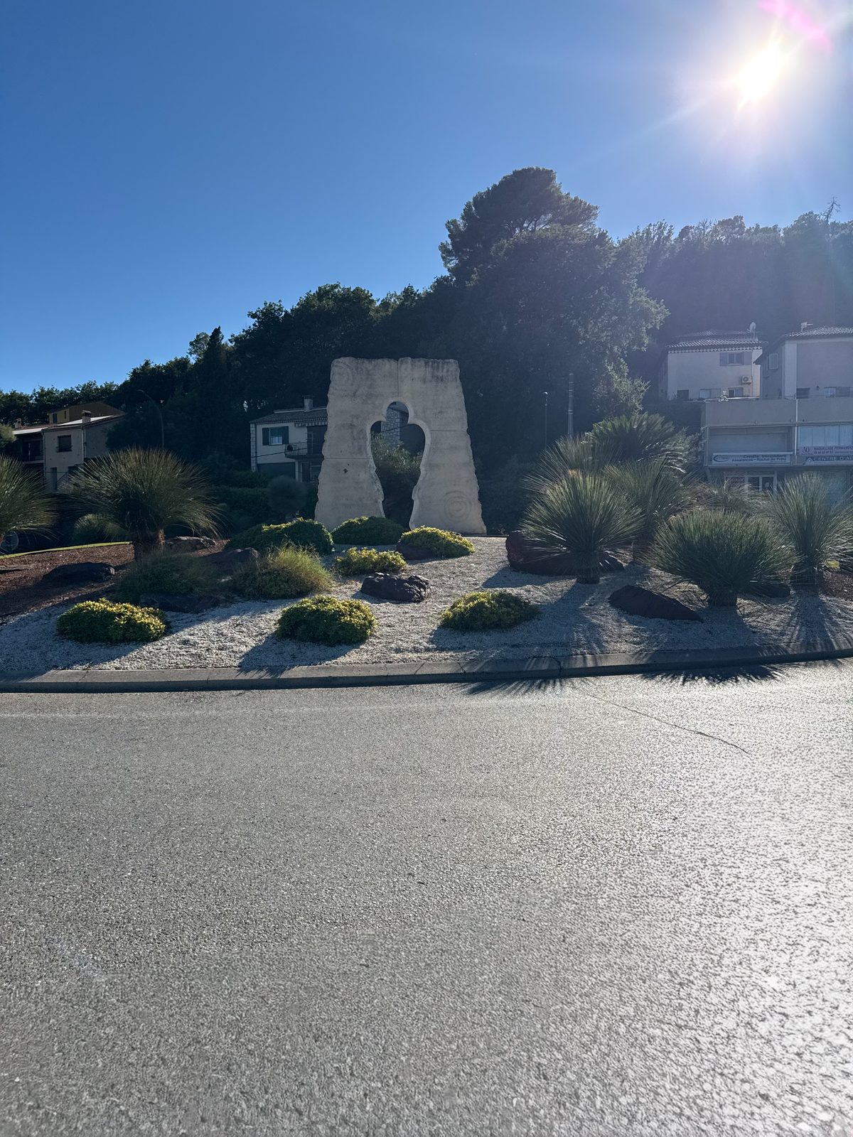 L'œuvre du Rond point du Logis du Loup